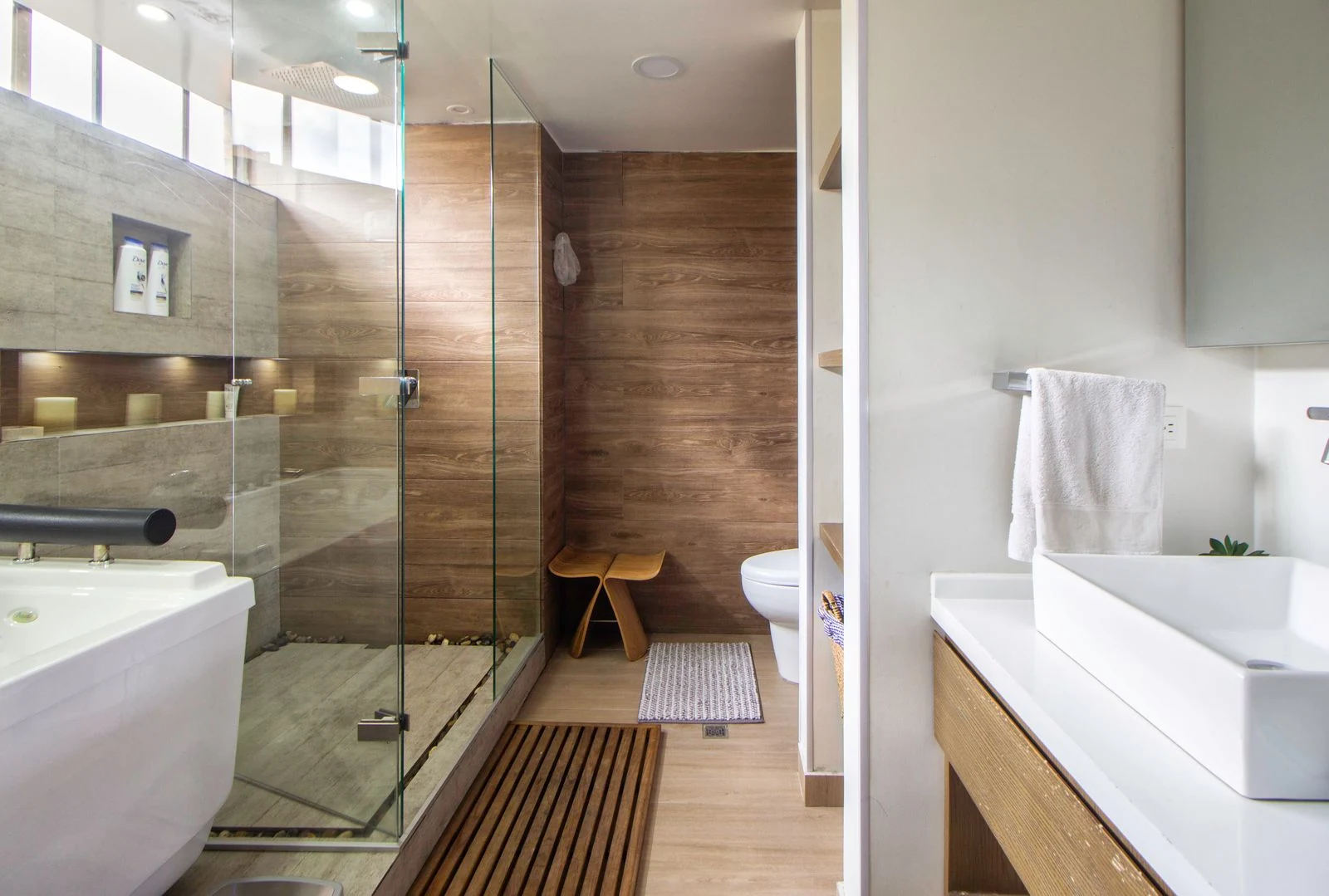 Bathroom layout and fittings